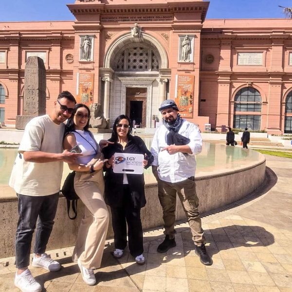 Wonderful-group-photos-from-one-of-our-visits-to-the-pyramids.jpg